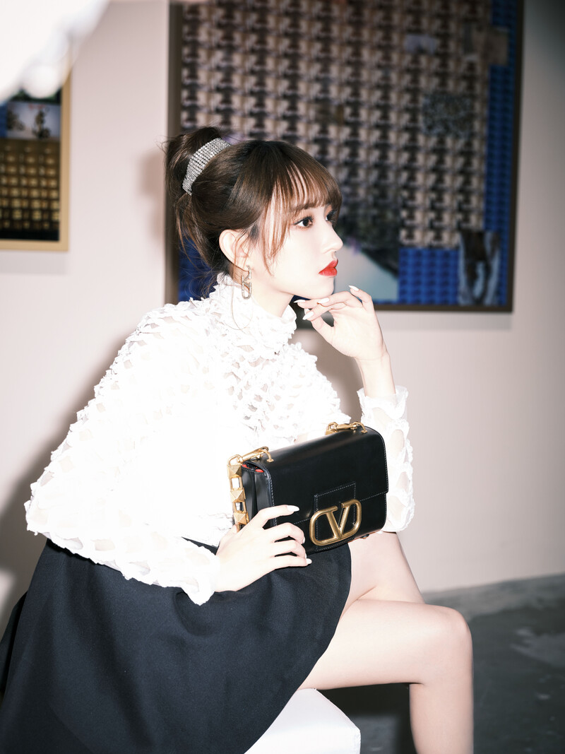 211016 Cheng Xiao Weibo Studio Update - Valentino Brand Event documents 5