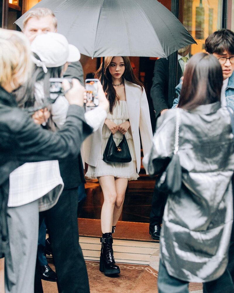 221002 aespa Winter - Givenchy Paris Fashion Week documents 6