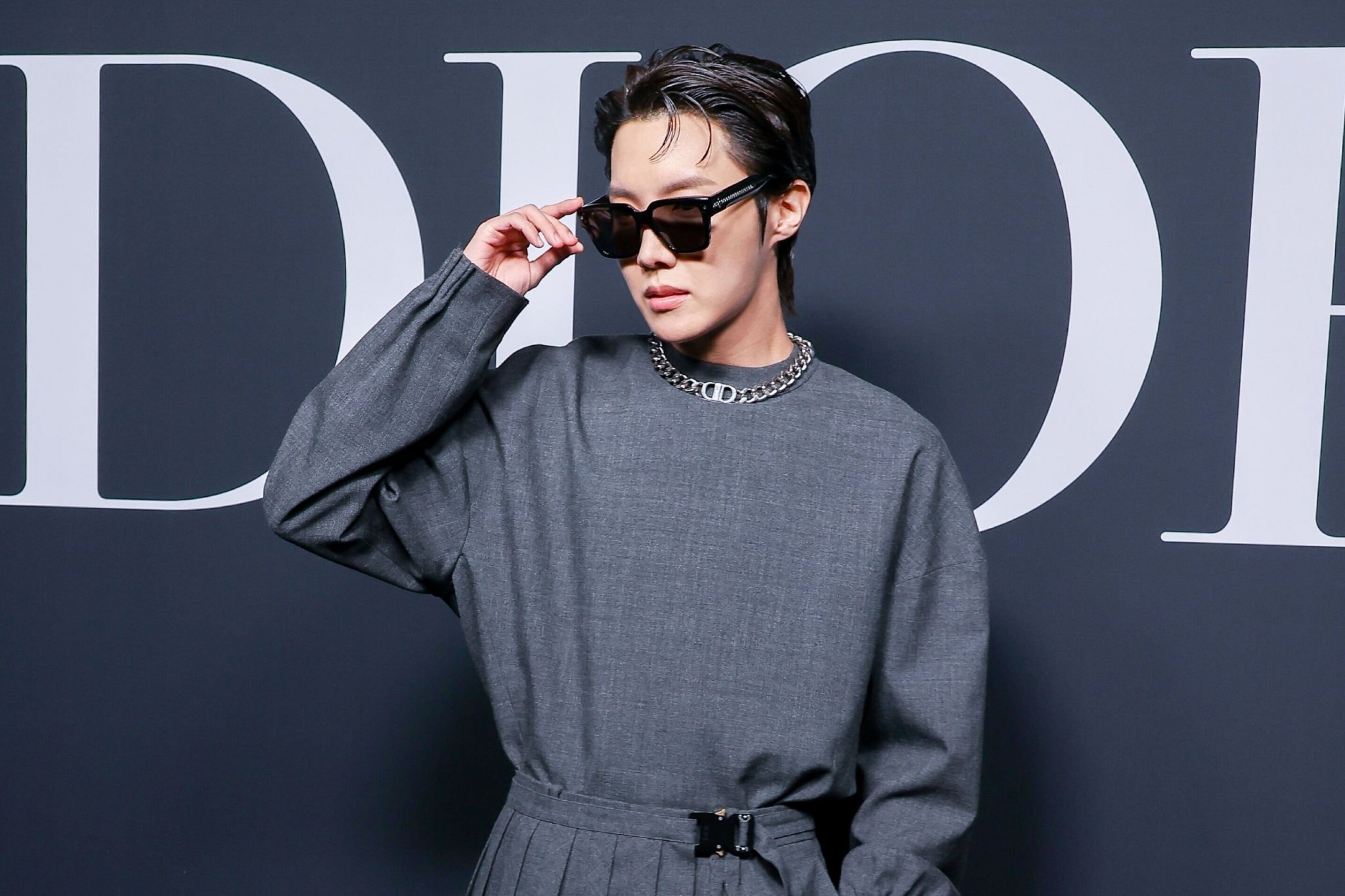 Paris, France. 20th Jan, 2023. J-Hope attends the Dior Menswear Fall-Winter  2023-2024 show as part of Paris Fashion Week on January 20, 2023 in Paris,  France. Photo by Laurent Zabulon/ABACAPRESS.COM Credit: Abaca