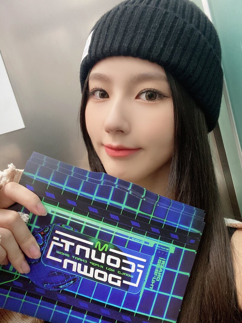 211007 (G)I-DLE Miyeon SNS Update at M Countdown documents 13