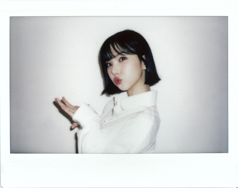 211014 BPM Naver Post - VIVIZ 1st Profile Shoot Behind documents 4