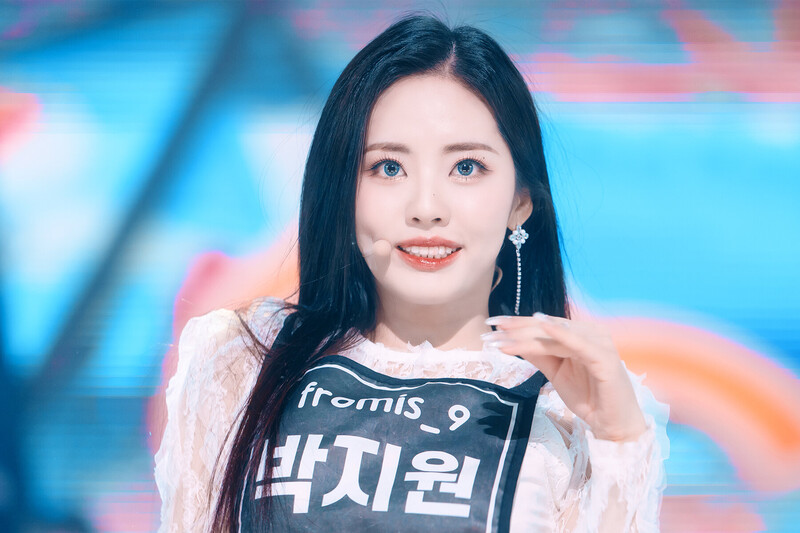 220123 fromis_9 Jiwon - 'DM' at Inkigayo documents 6