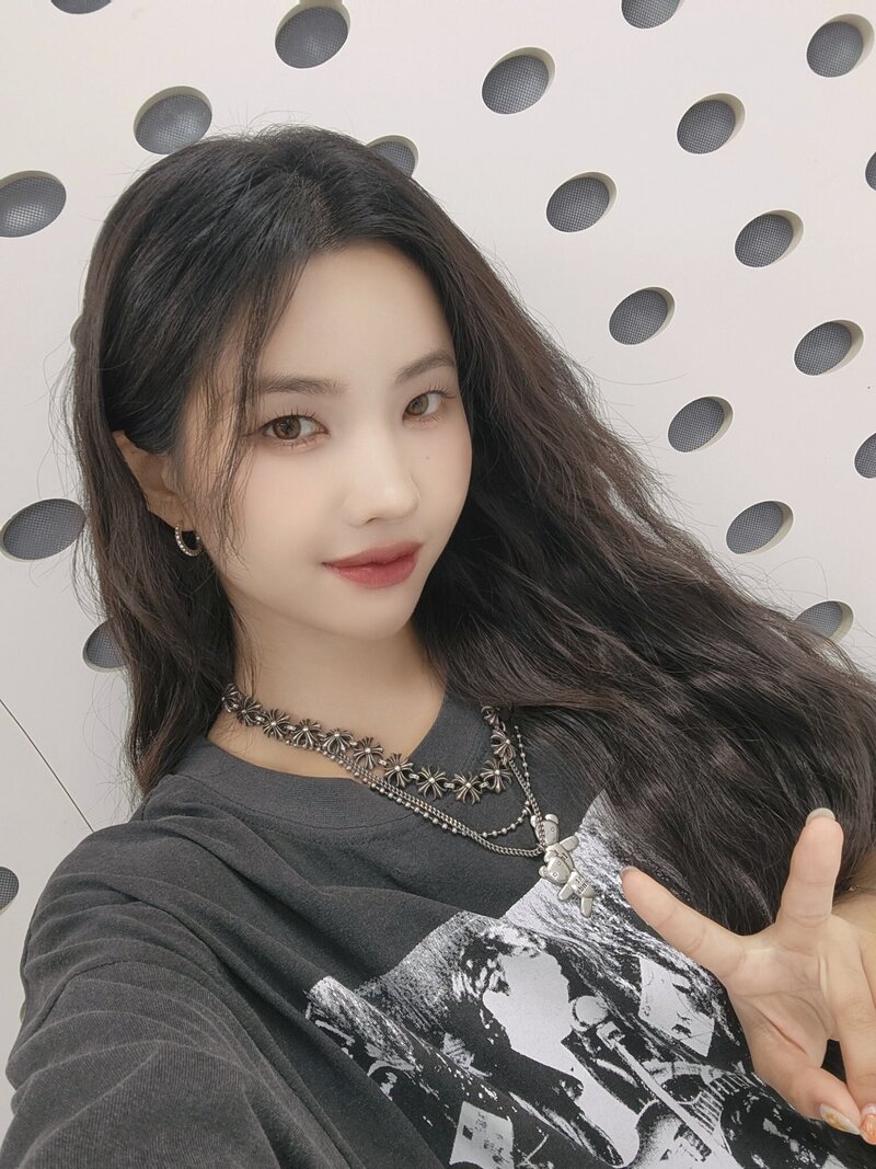 240504 - (G)I-DLE Twitter Update with SOYEON documents 1