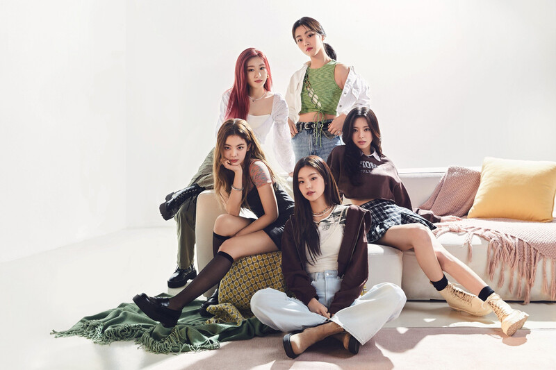 ITZY for H&M 2022 Spring / Summer Collection documents 6