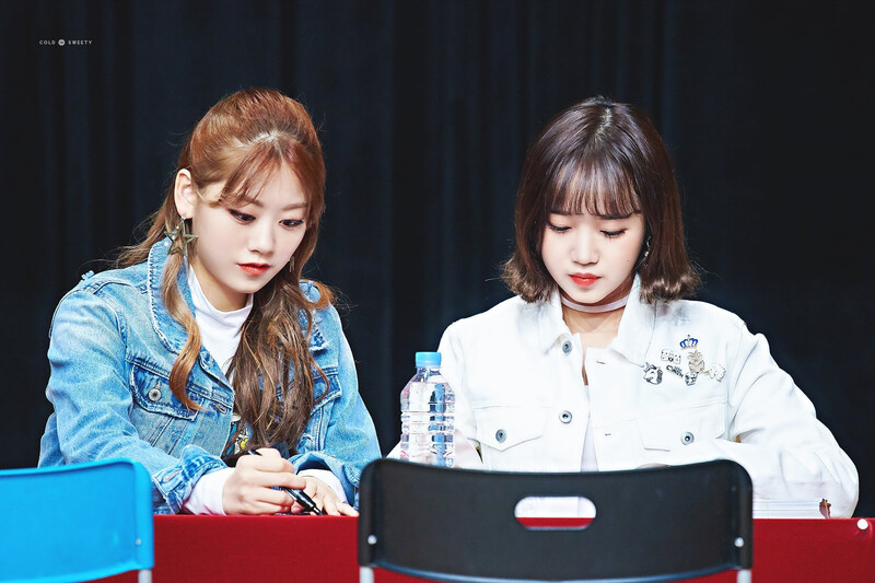 181125 Weki Meki at Busan 'KISS, KICKS' Fansign documents 1