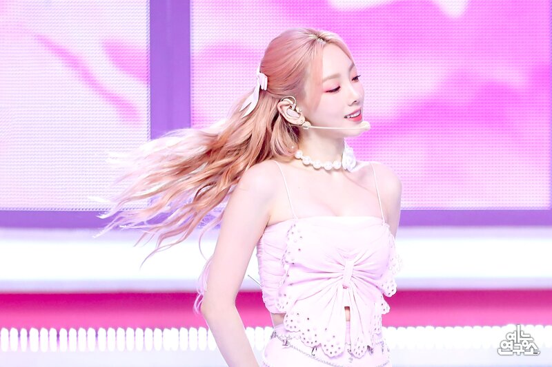 210710 Taeyeon - 'Weekend' at Music Core documents 2