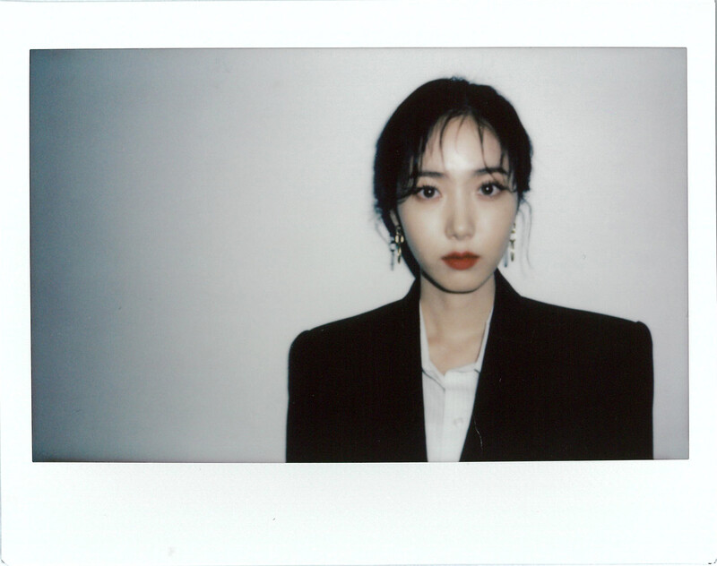 211014 BPM Naver Post - VIVIZ 1st Profile Shoot Behind documents 5