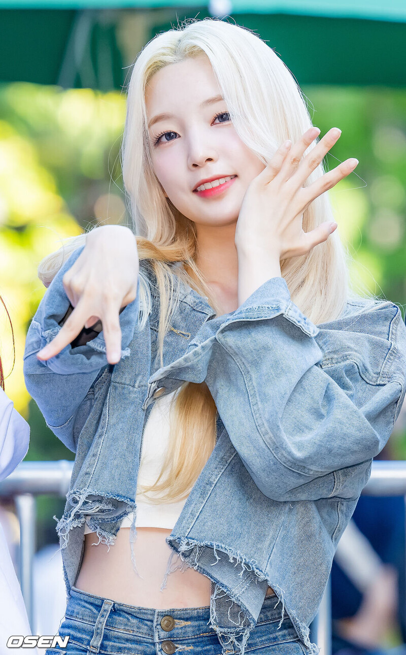 220902 Rocket Punch Yeonhee - Music Bank Commute documents 4