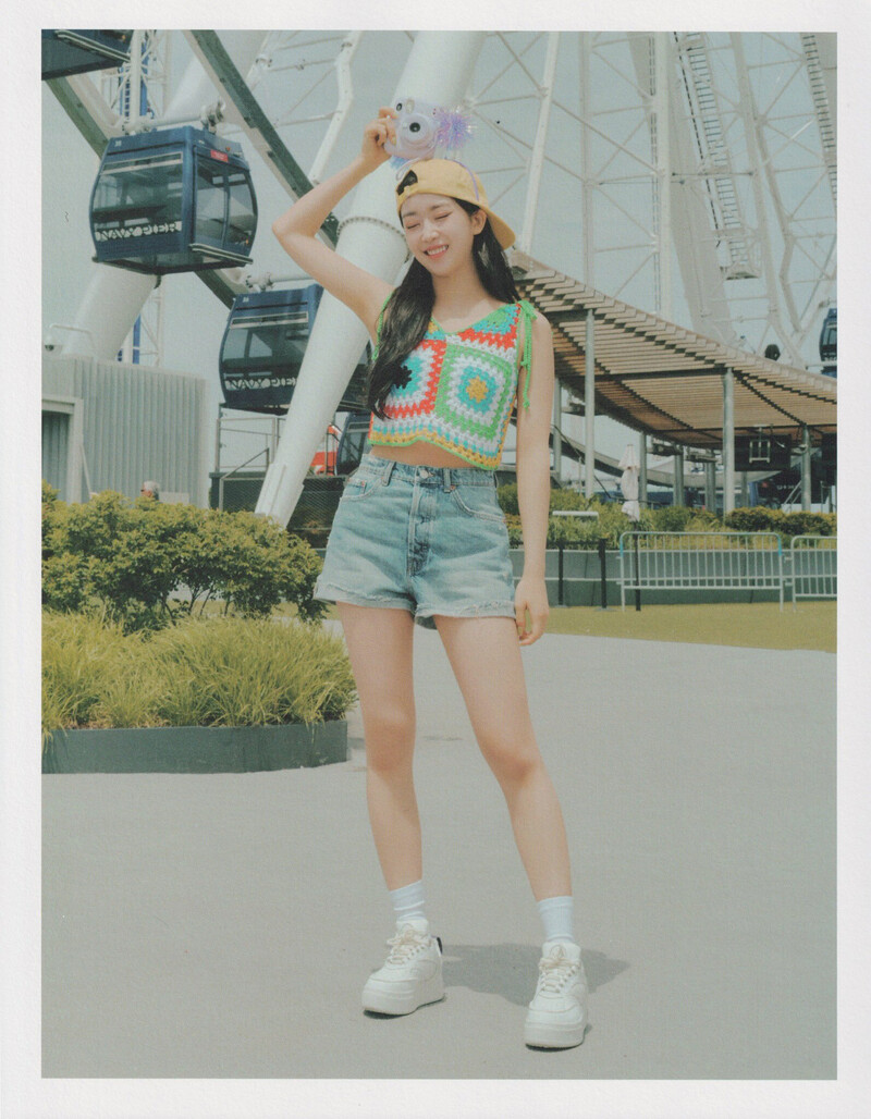 STAYC - 1st Photobook 'STAY IN CHICAGO' [SCANS] documents 14