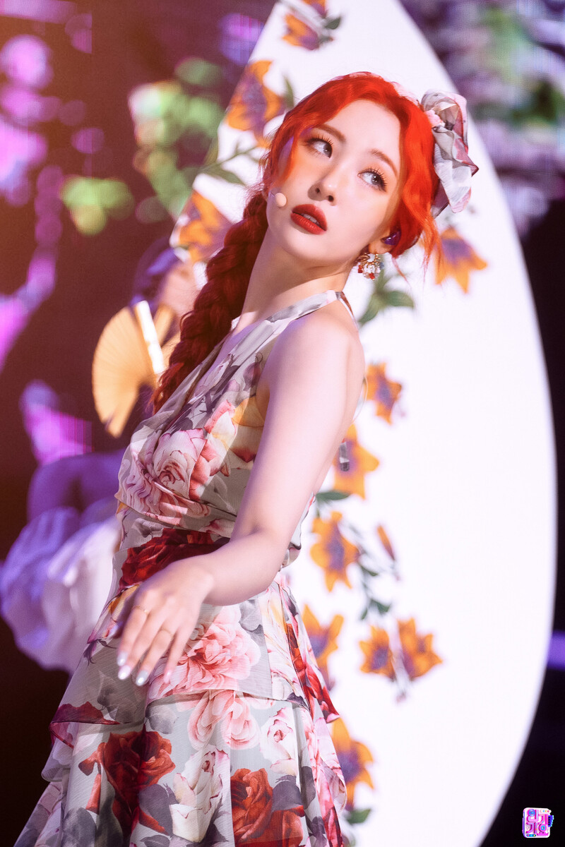 220710 Sunmi - Heart Burn at SBS Inkigayo documents 9