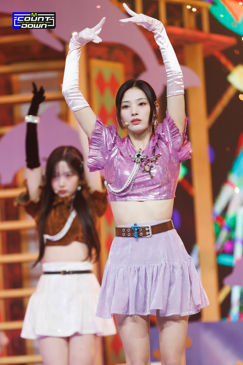 220922 NMIXX Lily - 'DICE' & 'COOL (Your rainbow)' at M COUNTDOWN documents 4