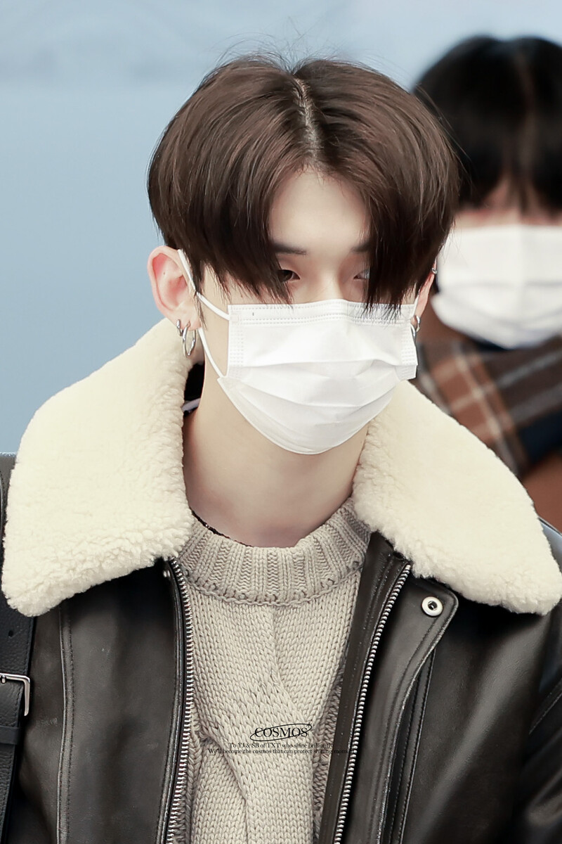 250101 TXT Yeonjun at Gimpo International Airport documents 2