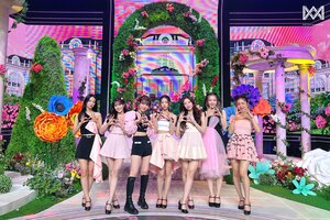 220525 WM Naver - OH MY GIRL 'Real Love' Music Shows Behind