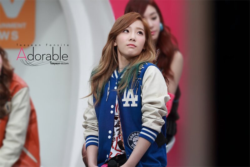 130103 Girls' Generation Taeyeon & YoonA at Mnet Wide documents 17