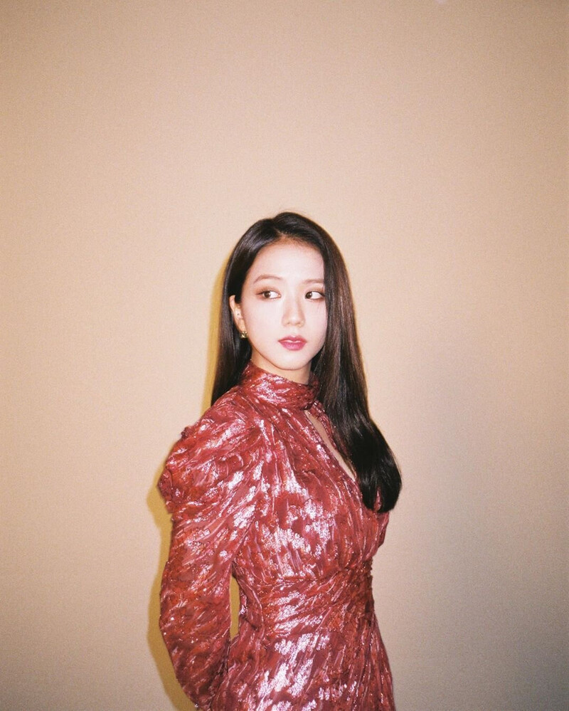 191113 JISOO Instagram Update documents 2