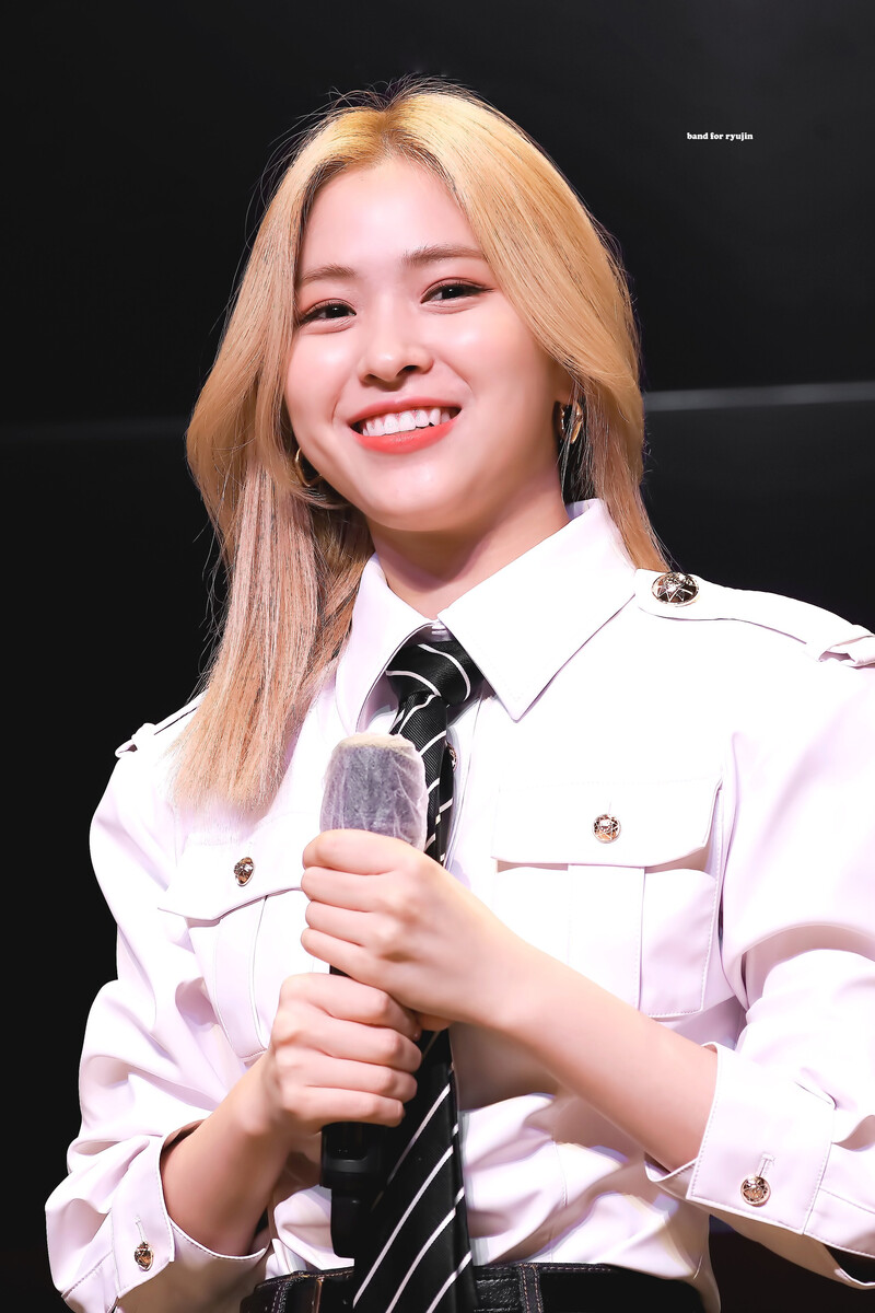 210530 ITZY Ryujin - Fansign Event documents 5