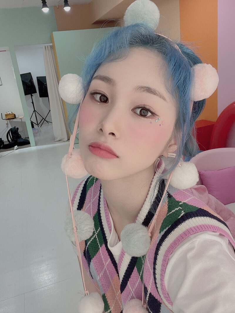 210603 Mia Twitter Update (EVERGLOW) documents 2