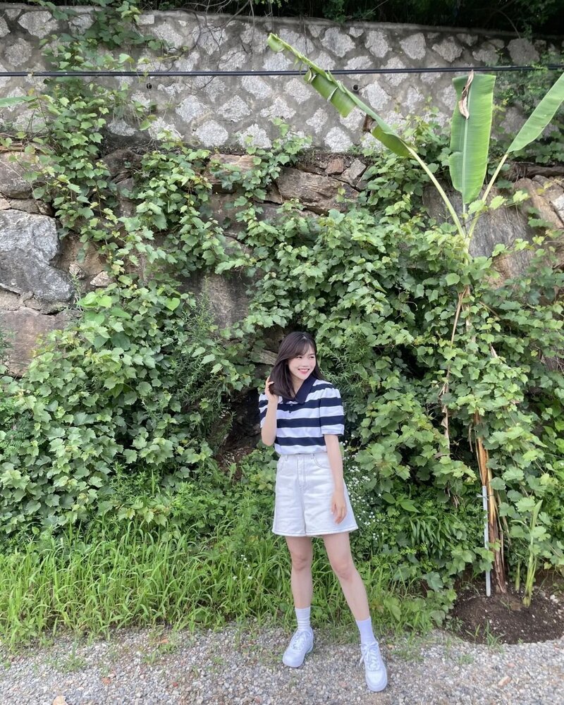 220812 OH MY GIRL Hyojung Instagram Update documents 7