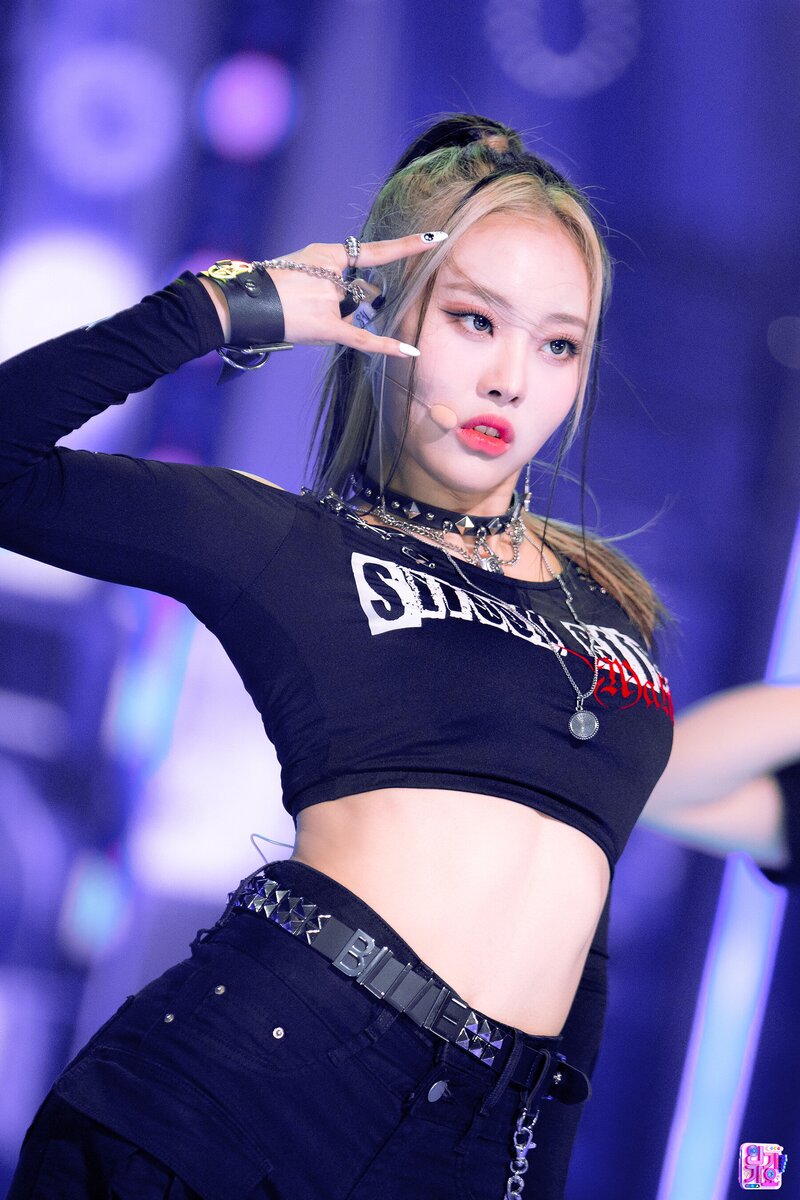 220904 Billlie Sheon - 'RING ma bell (what a wonderful world)' at Inkigayo documents 1