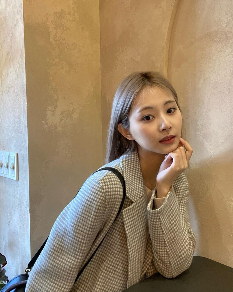 221121 TWICE Tzuyu Instagram Update documents 3