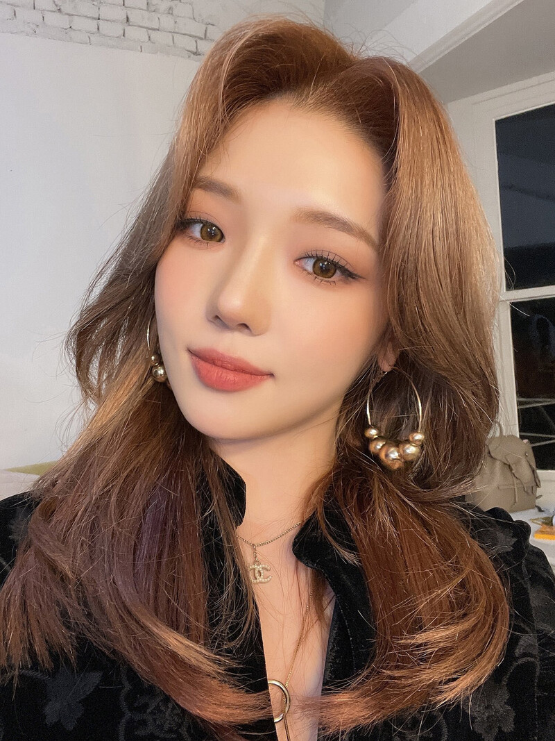 221122 fromis_9 Weverse - Happy Birthday Jisun documents 8