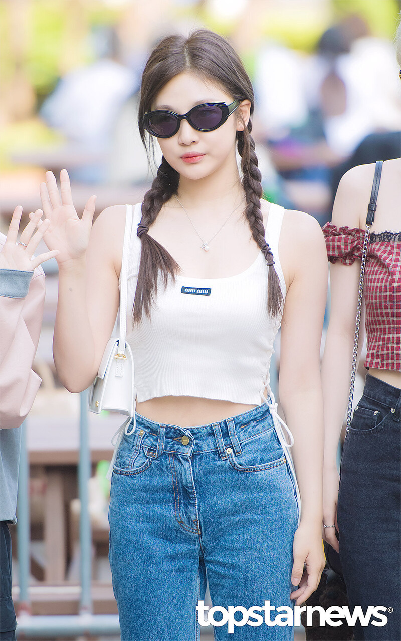 230519 aespa Ningning - Music Bank Commute documents 1