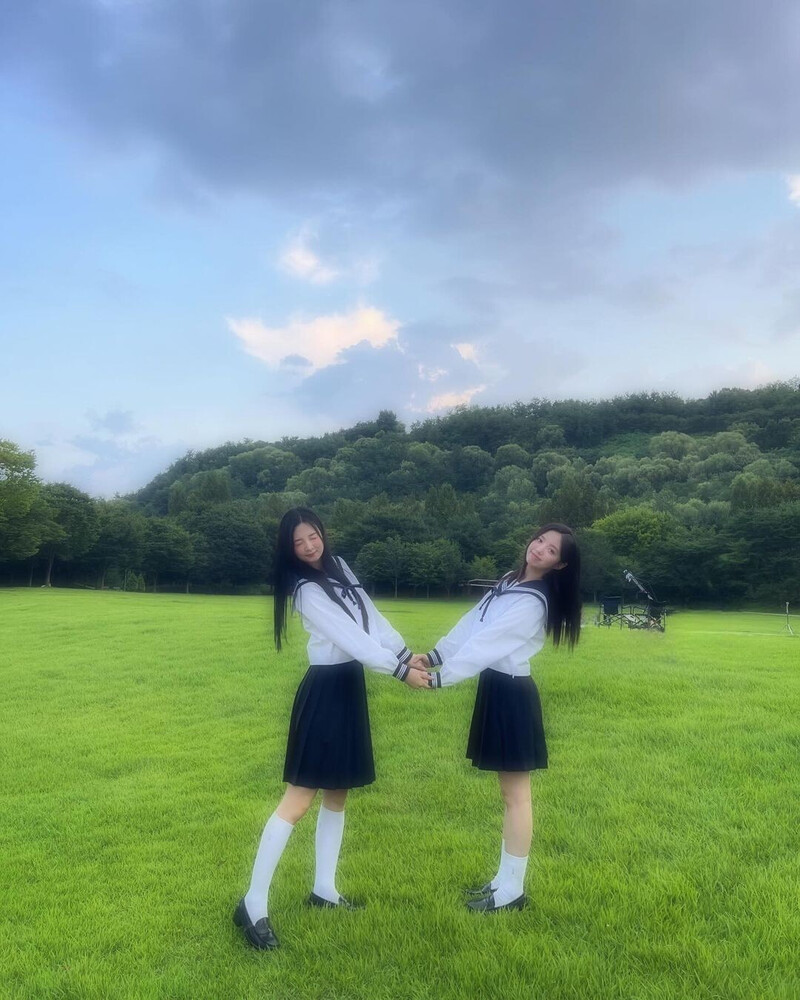 Gaeun Instagram Update with Yeseo documents 2