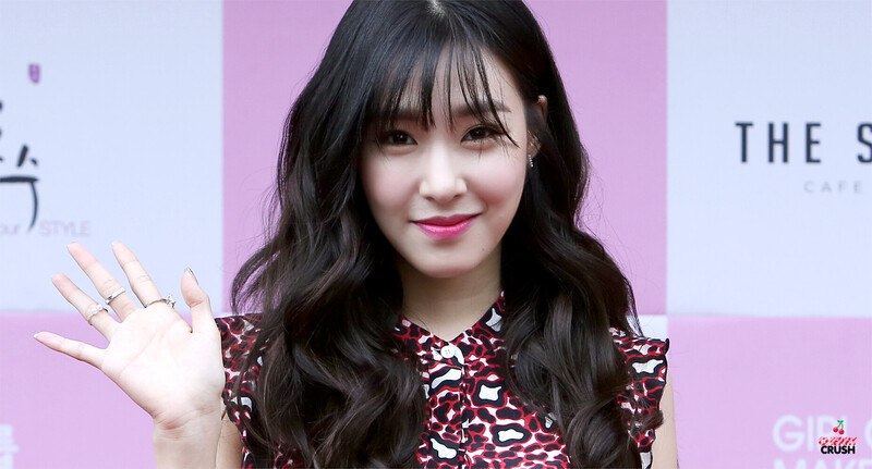 150602 Girls' Generation Tiffany at Girl Group Makeup Book Release Event documents 1