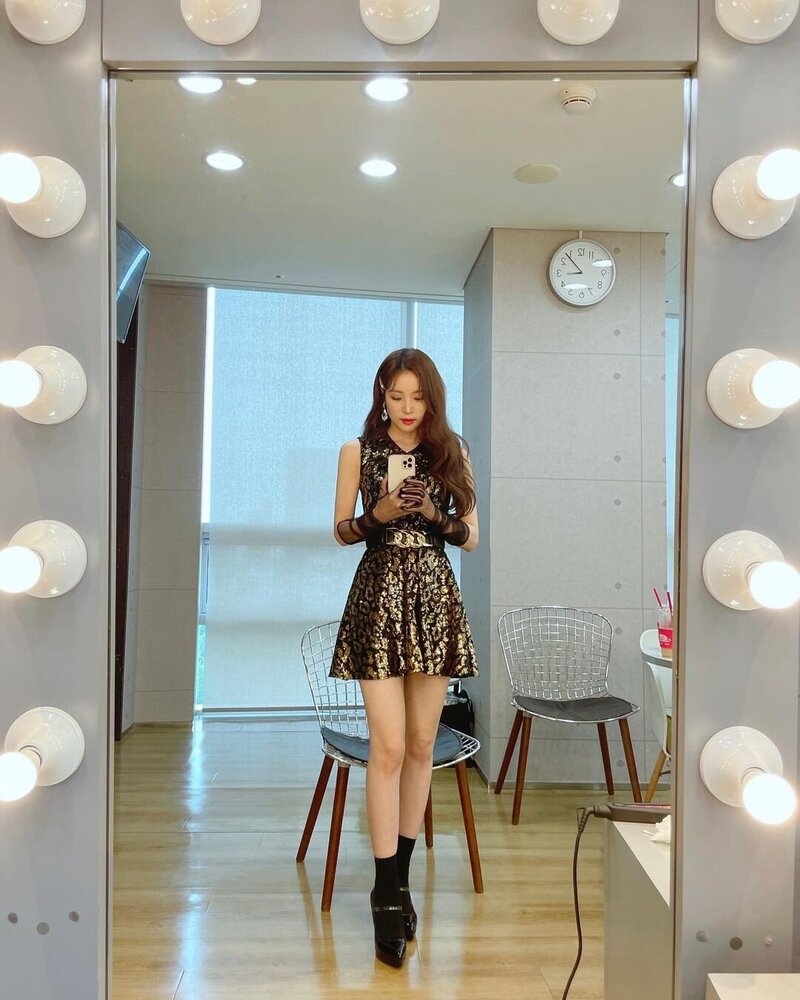 220605 Hwayeon Instagram Update documents 2