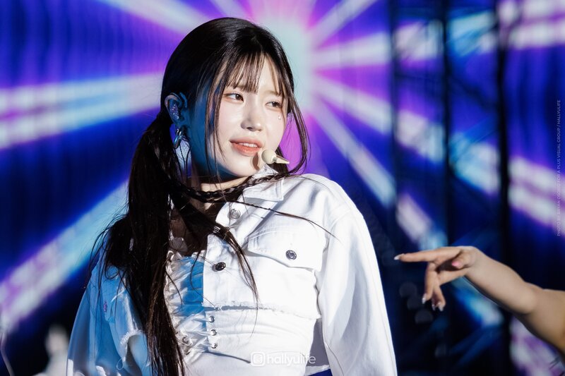 240511 fromis_9 Hayoung - KWAVE Music Festival in Manila documents 6