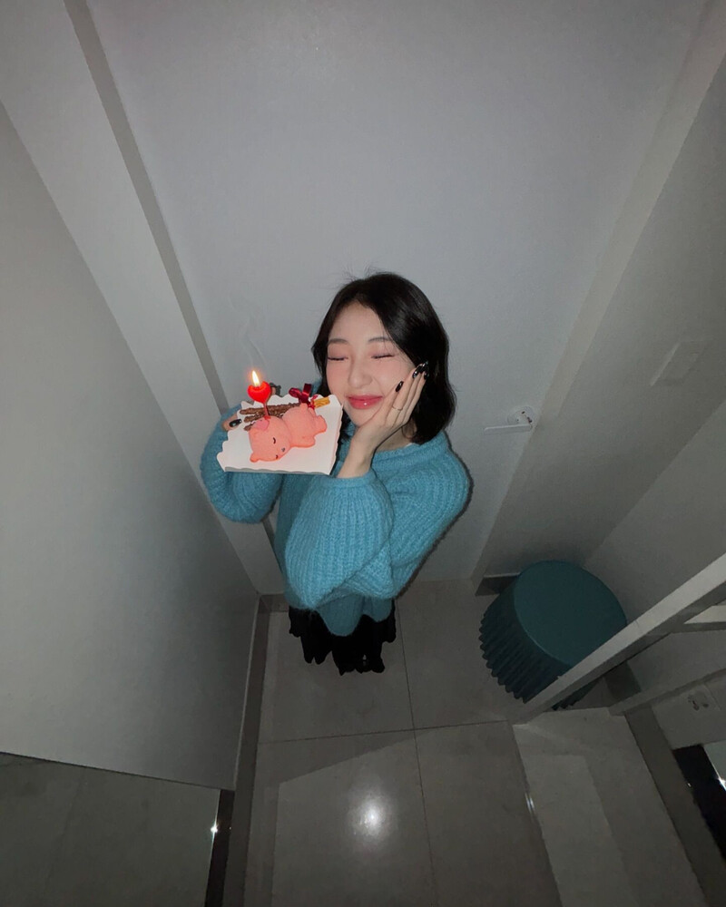 241111 - YeoJin Instagram Update documents 8