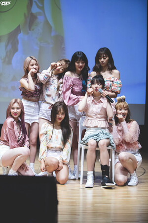 190824 Weki Meki at 'WEEK END LOL' Hongdae Fansign