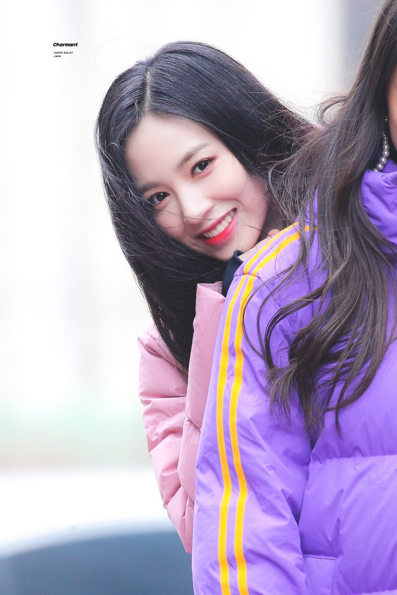 190202 Cherry Bullet Jiwon documents 13