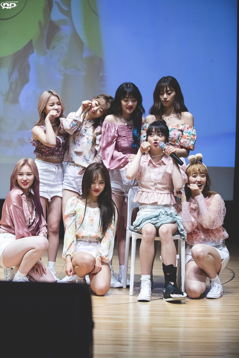 190824 Weki Meki at 'WEEK END LOL' Hongdae Fansign documents 1