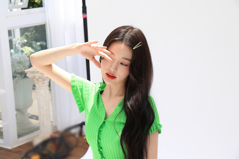 210804 Starship Naver Post - Wonyoung's innisfree CF Behind documents 14