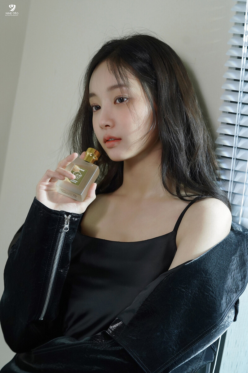 230428 9Ato Entertainment Naver Post - Yeonwoo - Esquire Photoshoot Behind documents 10