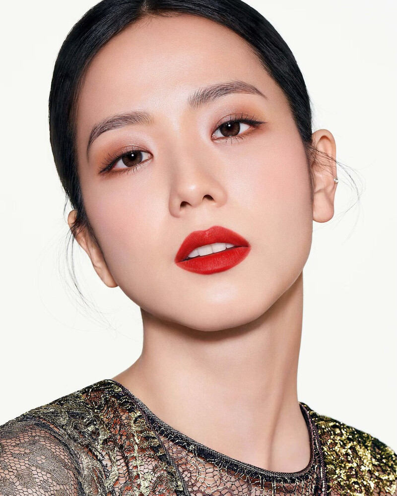 JISOO for The Dior Makeup lookbook by Peter Philips documents 5