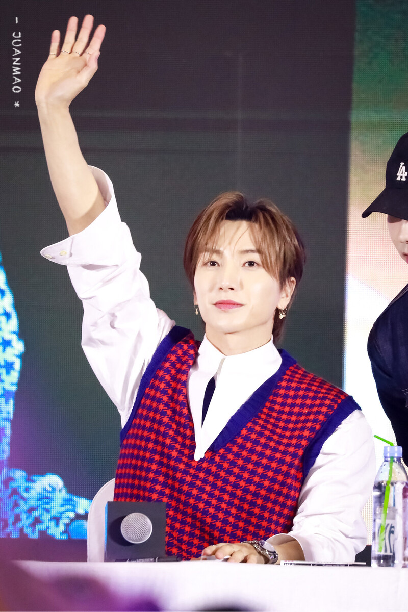 200105 Super Junior Leeteuk at 'Timeslip' Chengdu Fansign documents 3