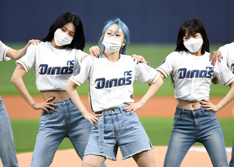 210514 EVERGLOW at NC Dinos Baseball Game documents 2