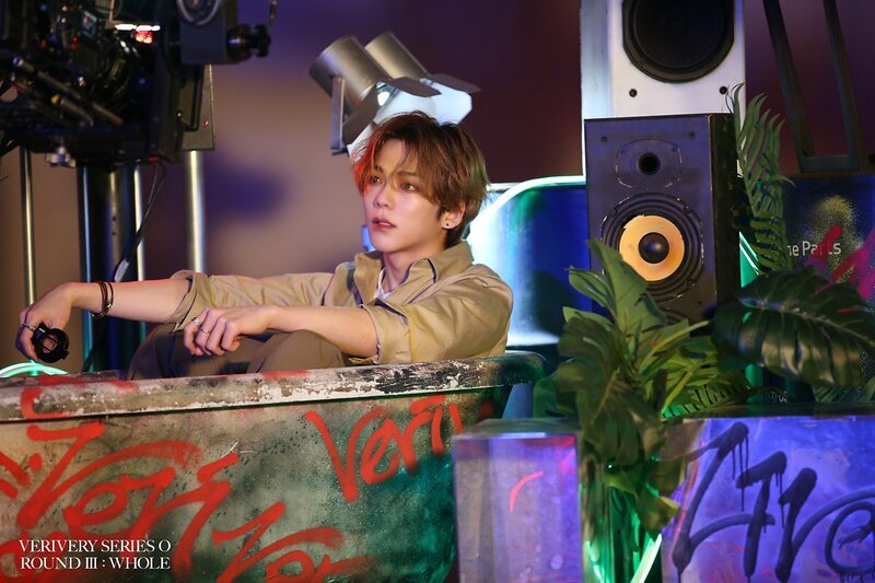 220503 Jellyfish Ent. Naver Post - Verivery at 'Undercover' Behind the Scenes documents 17