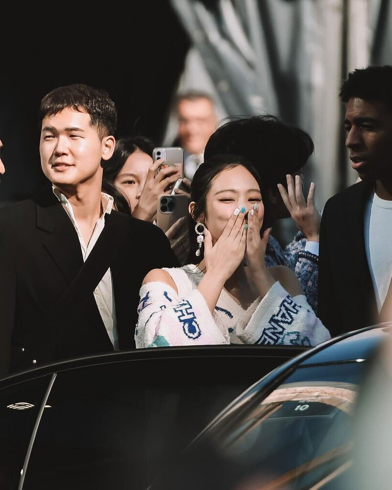 221004 BLACKPINK JENNIE- CHANEL S/S 2023 Womenswear Show at Paris Fashion Week documents 6