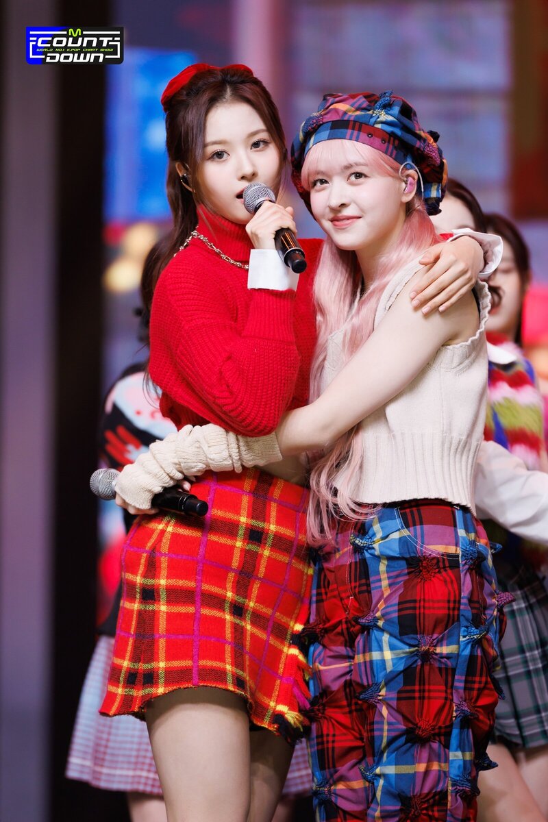 221229 NMIXX 'Funky Glitter Christmas' at M Countdown documents 10