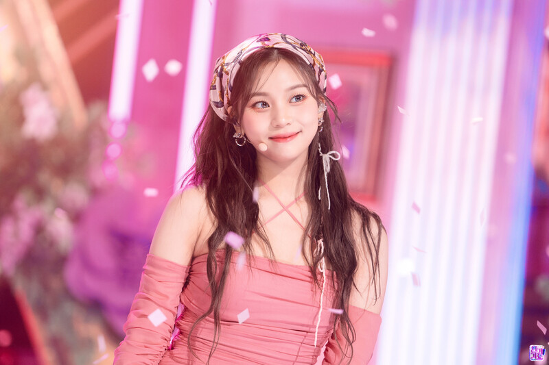 230205 VIVIZ Umji - 'PULL UP' at Inkigayo documents 2