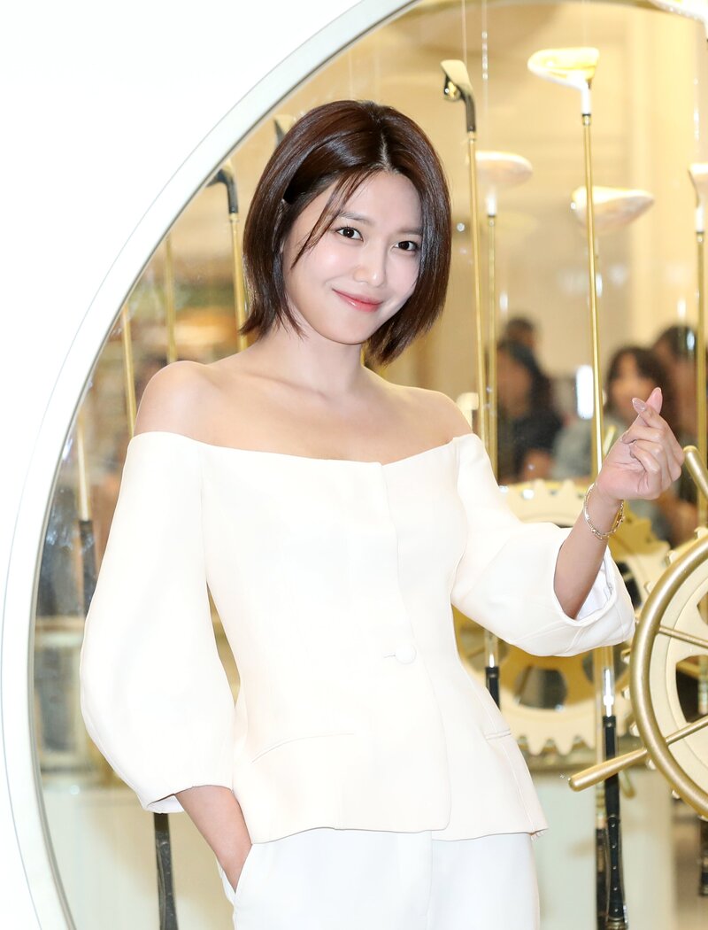230614 Sooyoung - Majesty Golf Photo Call Event documents 3
