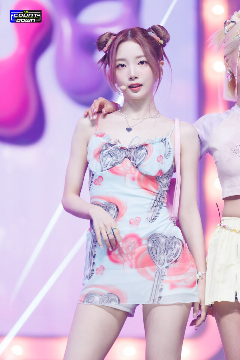 230914 EL7Z UP Yeonhee - 'Cheeky' at M Countdown documents 5