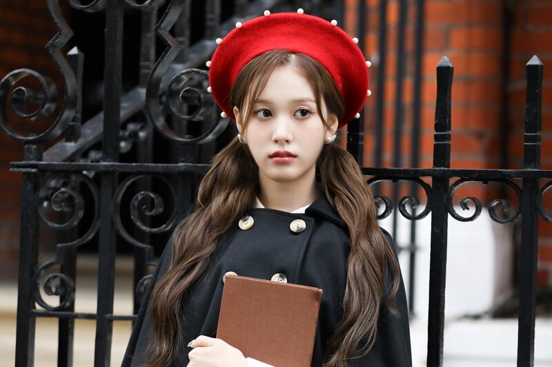 240304 High Up Naver Post - STAYC J - 'London STAY' Photobook Shoot Behind documents 3