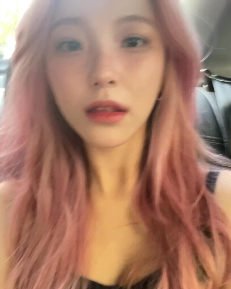 240911 fromis_9 Jiheon Instagram Update documents 2