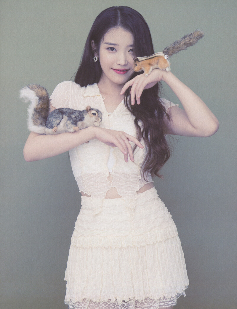 IU 2022 Season's Greetings (Scans) documents 2