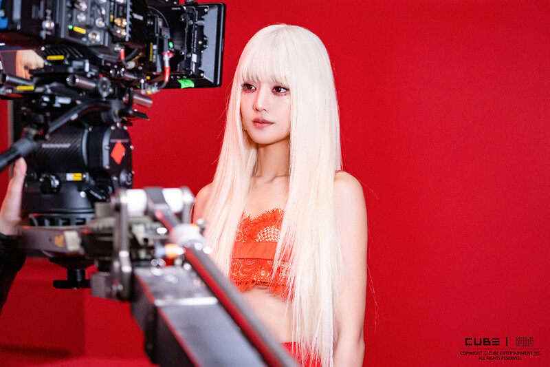 MINNIE 'Blind Eyes Red' MV - Behind Photos documents 3