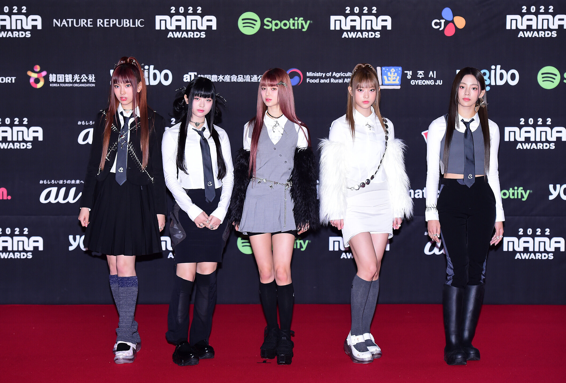 221130 NEWJEANS at 2022 MAMA AWARDS Red Carpet Day 2 kpopping